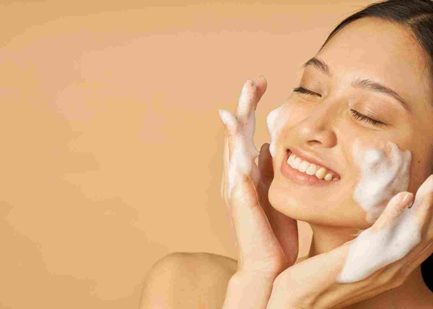 Facial Cleansers vs. Exfoliators: What's the Difference?
